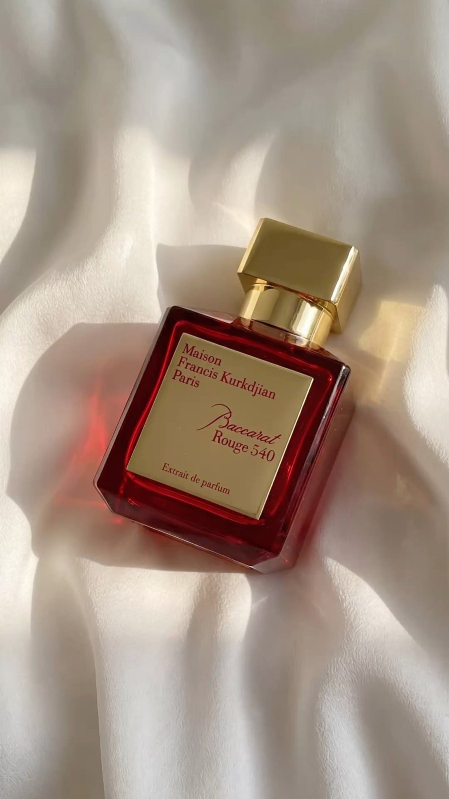 Baccarat Rouge 540 şişesi