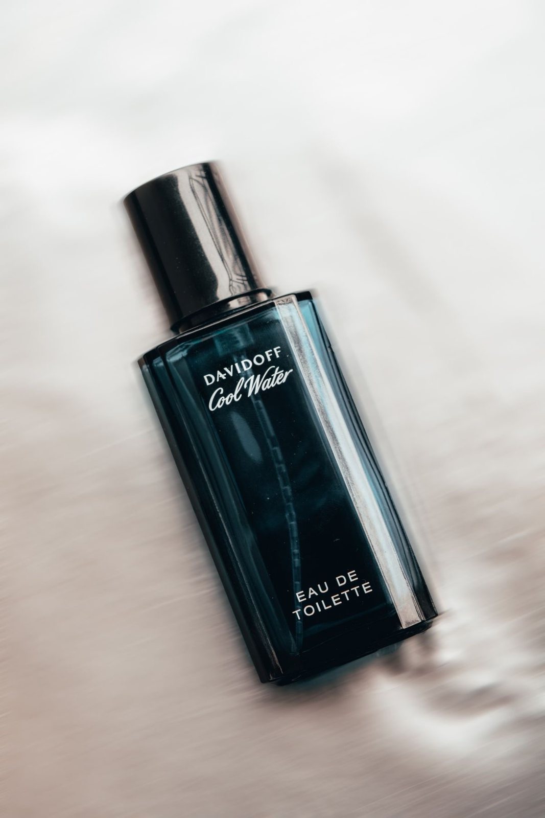 Cool Water şişesi